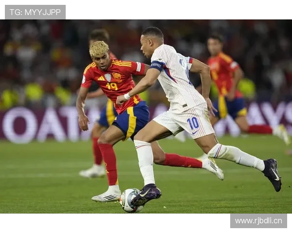 拉明·亚马尔:欧冠完成生涯首秀 拉明·亚马尔:欧冠完成生涯首秀