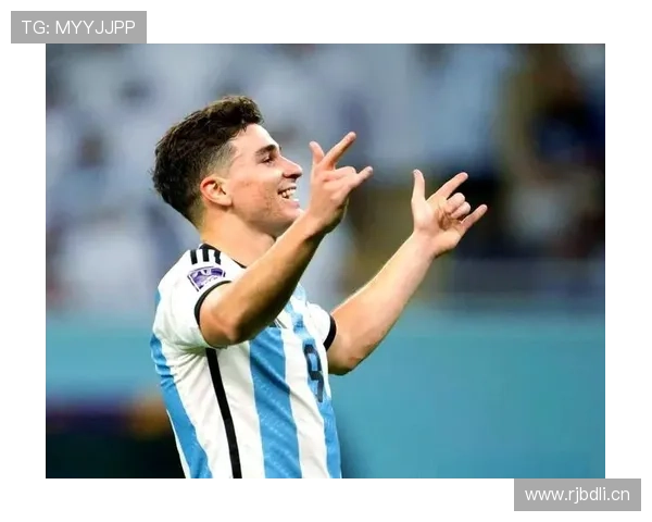 阿尔瓦雷斯：从阿根廷小城到世界杯冠军的生涯逆袭解析