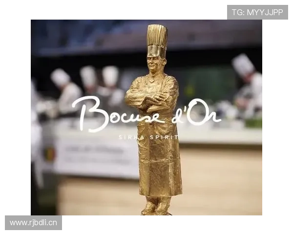 辛德胡训练完直接拎爱马仕去吃米其林，这姐的日常比偶像剧还浮夸