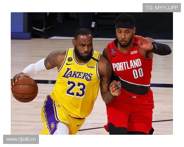 勒布朗·詹姆斯带娃在私人水上乐园一顿撒欢，我怀疑人生