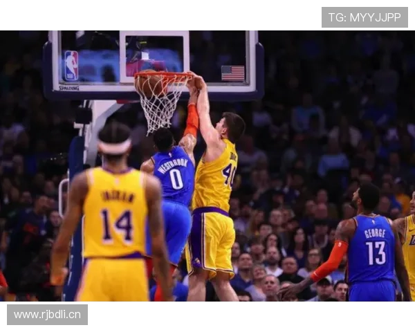 科里森无球策应改变雷霆内线进攻结构